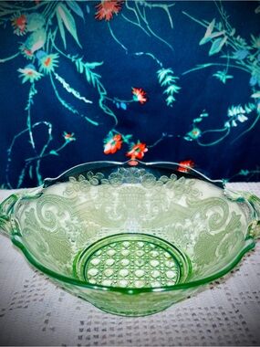 Vtg 1920s Lancaster “Debbra” Landrum 9” Green Uranium Handled Serving Bowl